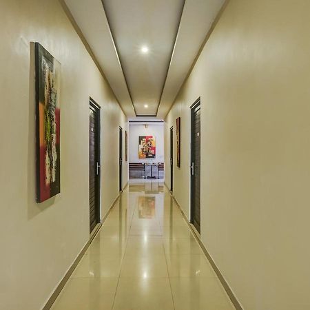 Oyo 90986 Hotel Srikandi Adisucipto Kalasan Buitenkant foto
