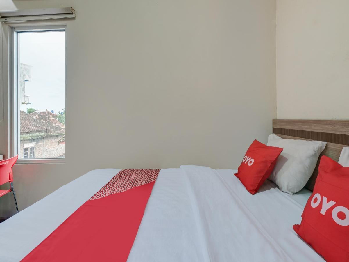 Oyo 90986 Hotel Srikandi Adisucipto Kalasan Buitenkant foto