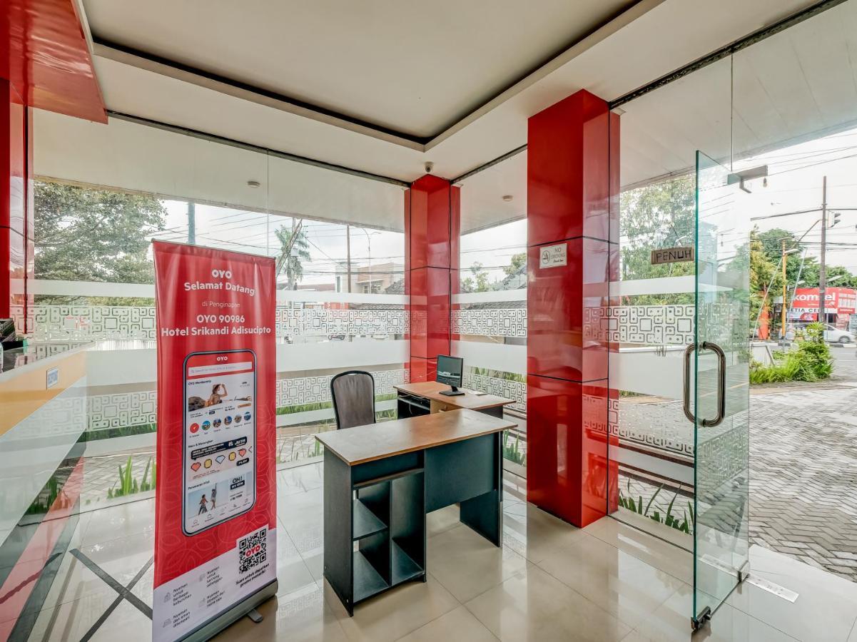 Oyo 90986 Hotel Srikandi Adisucipto Kalasan Buitenkant foto